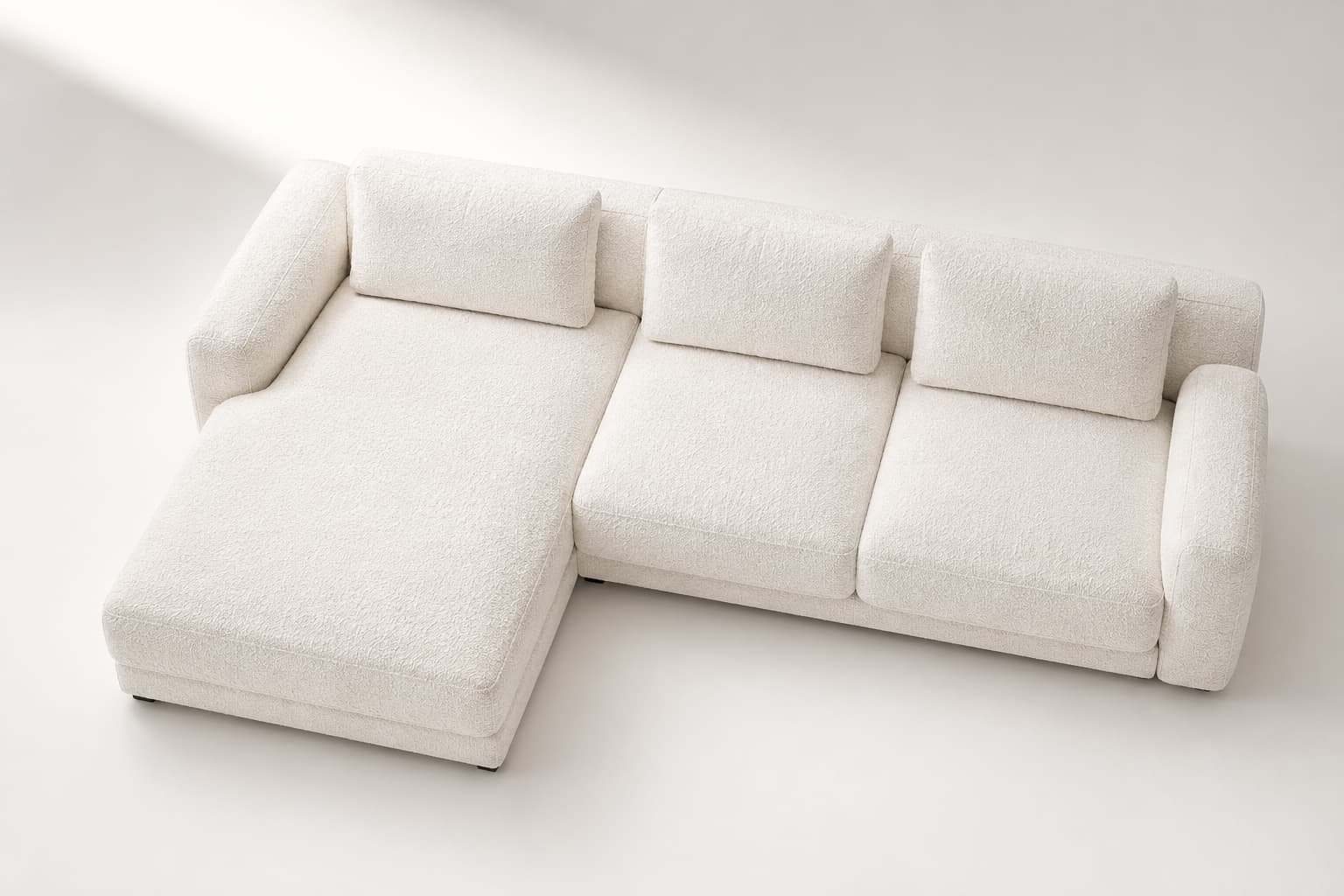sofa-narozna-boucle-biala-packshot-3d `Fotorealistyczny packshot 3D białej sofy narożnej boucle widzianej z góry`